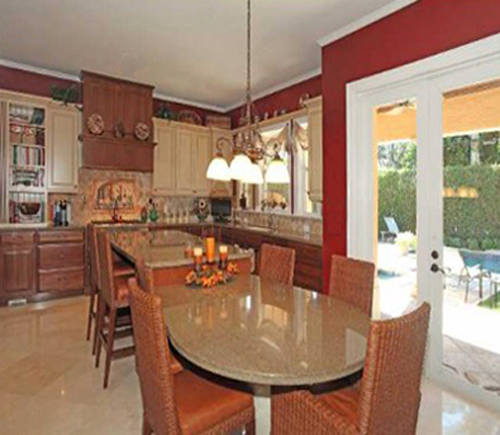 KITCHEN WITH BREAKFAST NOOK